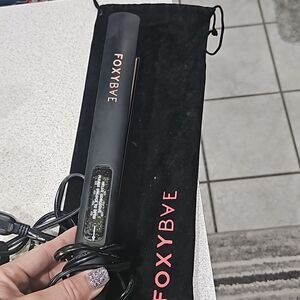 Foxybae digital straightener rose gold flat iron pre owned w dust bag